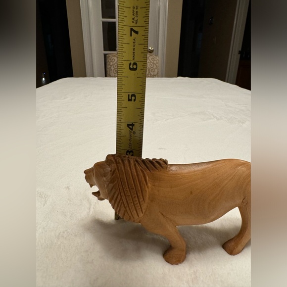Majestic Hand Carved Wooden Lion Sculpture 7” - Picture 10 of 11